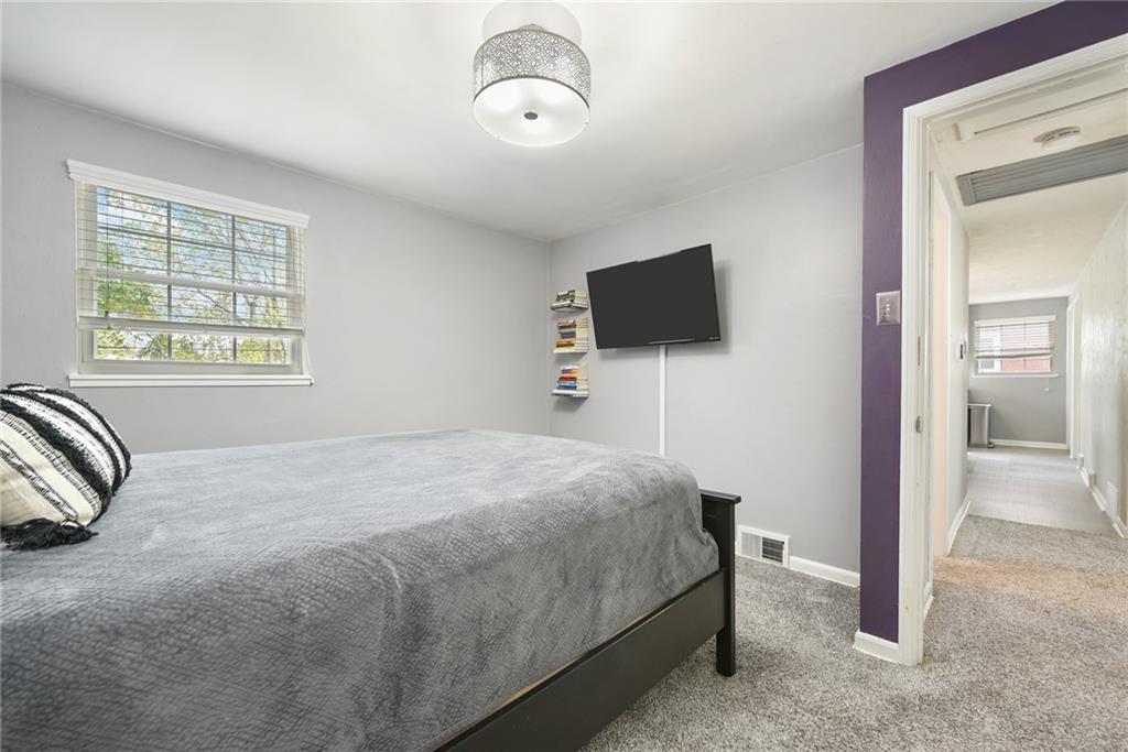 229 Orchard Spring Road Pittsburgh, PA 15220 - Photo 9 of 23 Gallery Image 9