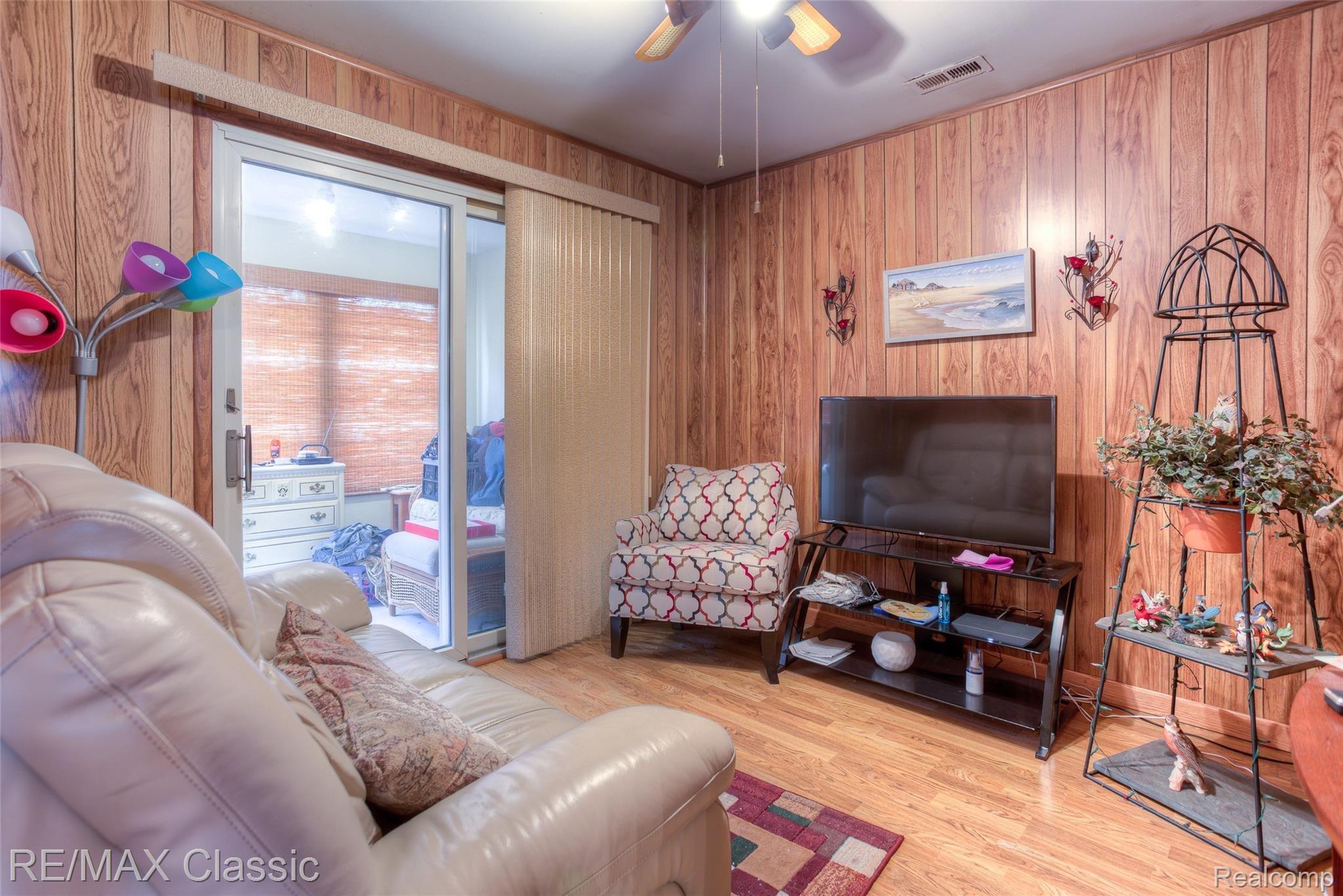2829 Kenmore Road Berkley, MI 48072 - Photo 9 of 19 2829 kenmore interiors (10).jpg