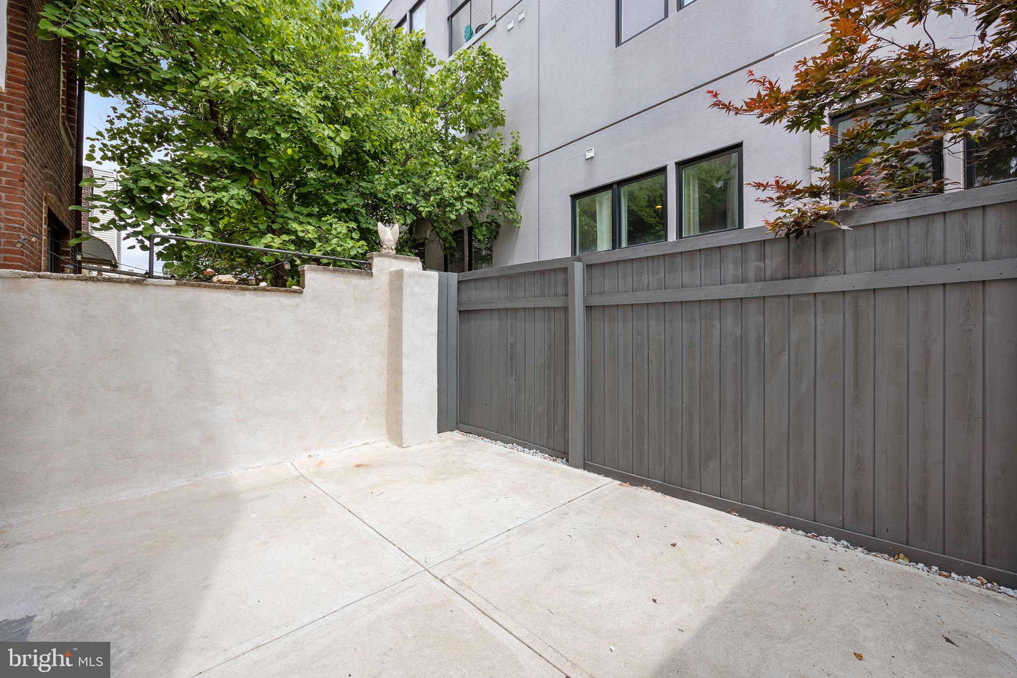 811 Kimball Street Philadelphia, PA 19147 - Photo 7 of 37 a backyard of a house