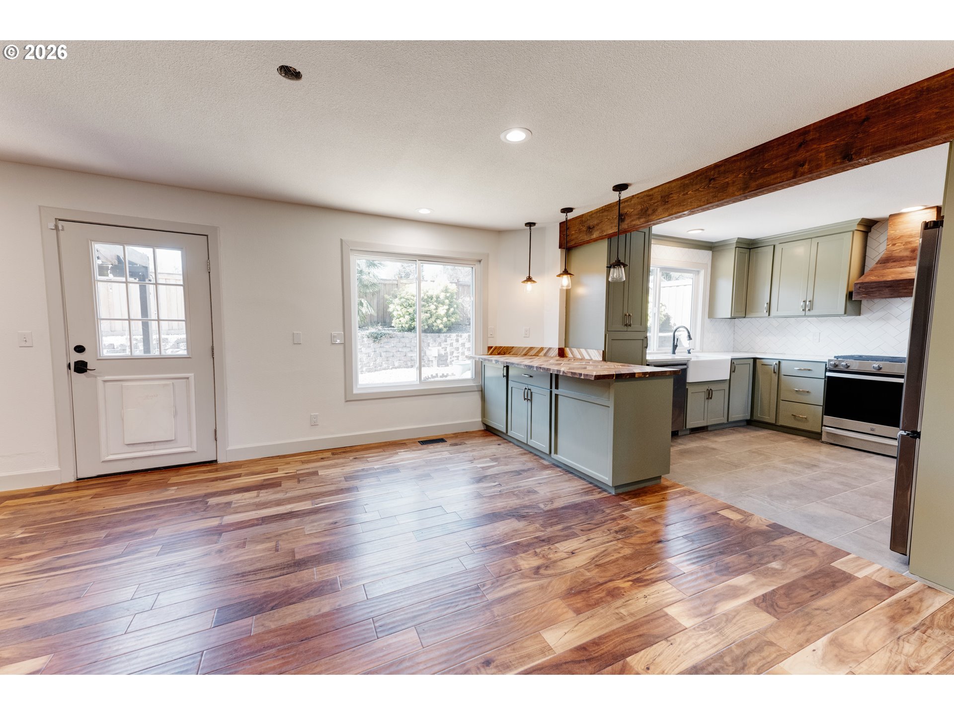 9765 Southwest Oaks Lane Portland, OR 97224 - Photo 14 of 48 Great Room