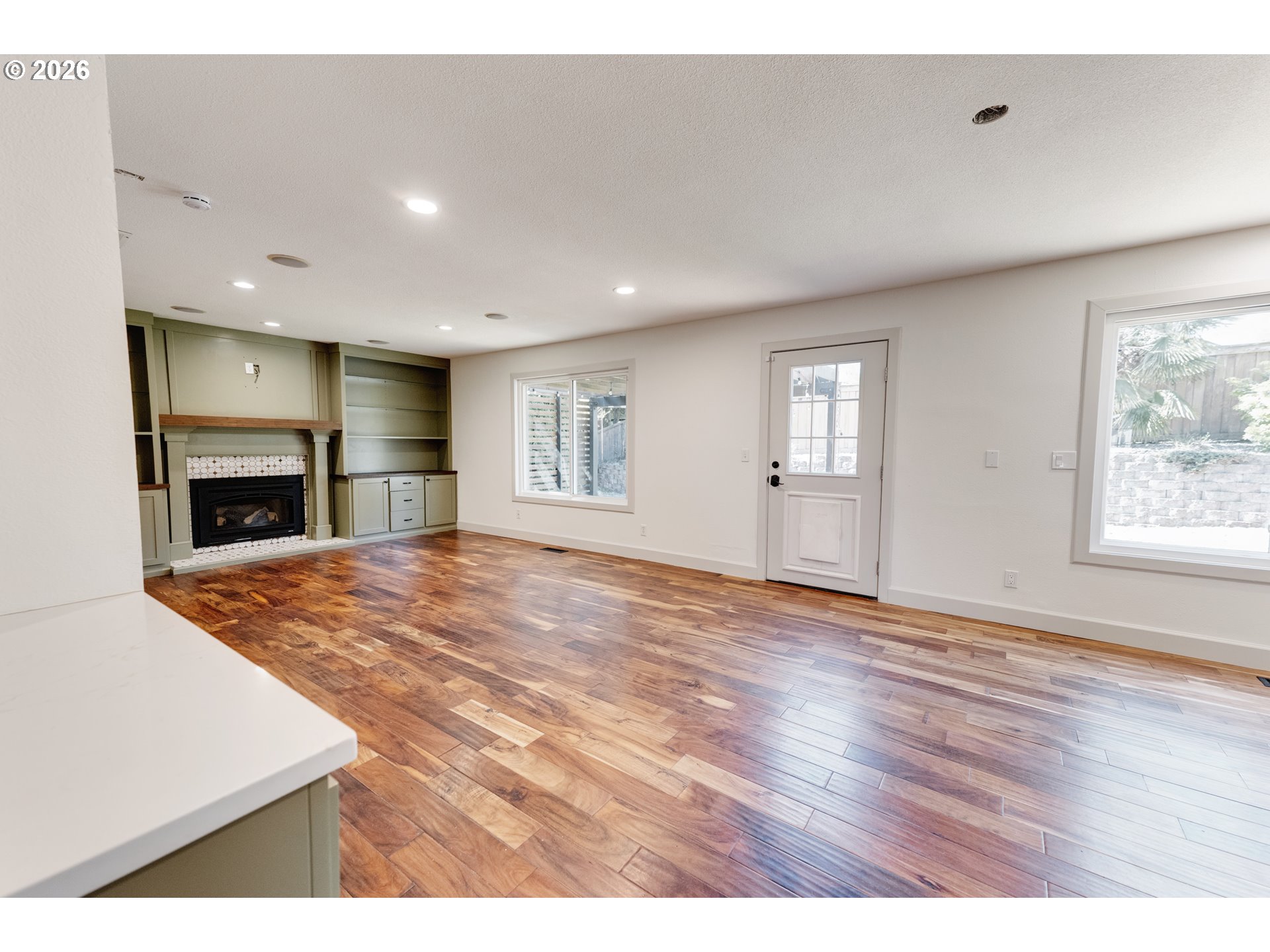 9765 Southwest Oaks Lane Portland, OR 97224 - Photo 15 of 48 Great Room