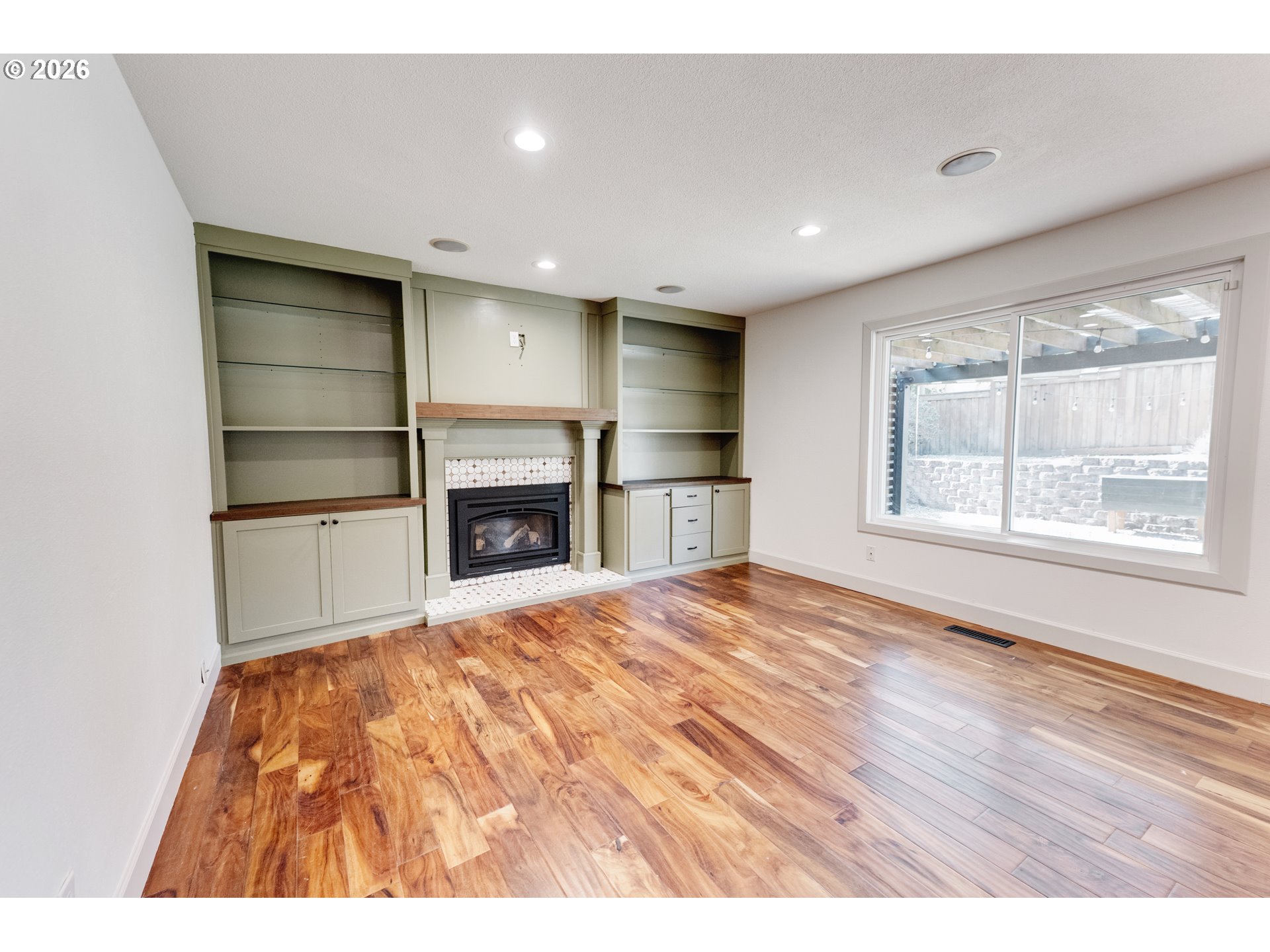 9765 Southwest Oaks Lane Portland, OR 97224 - Photo 16 of 48 Great Room