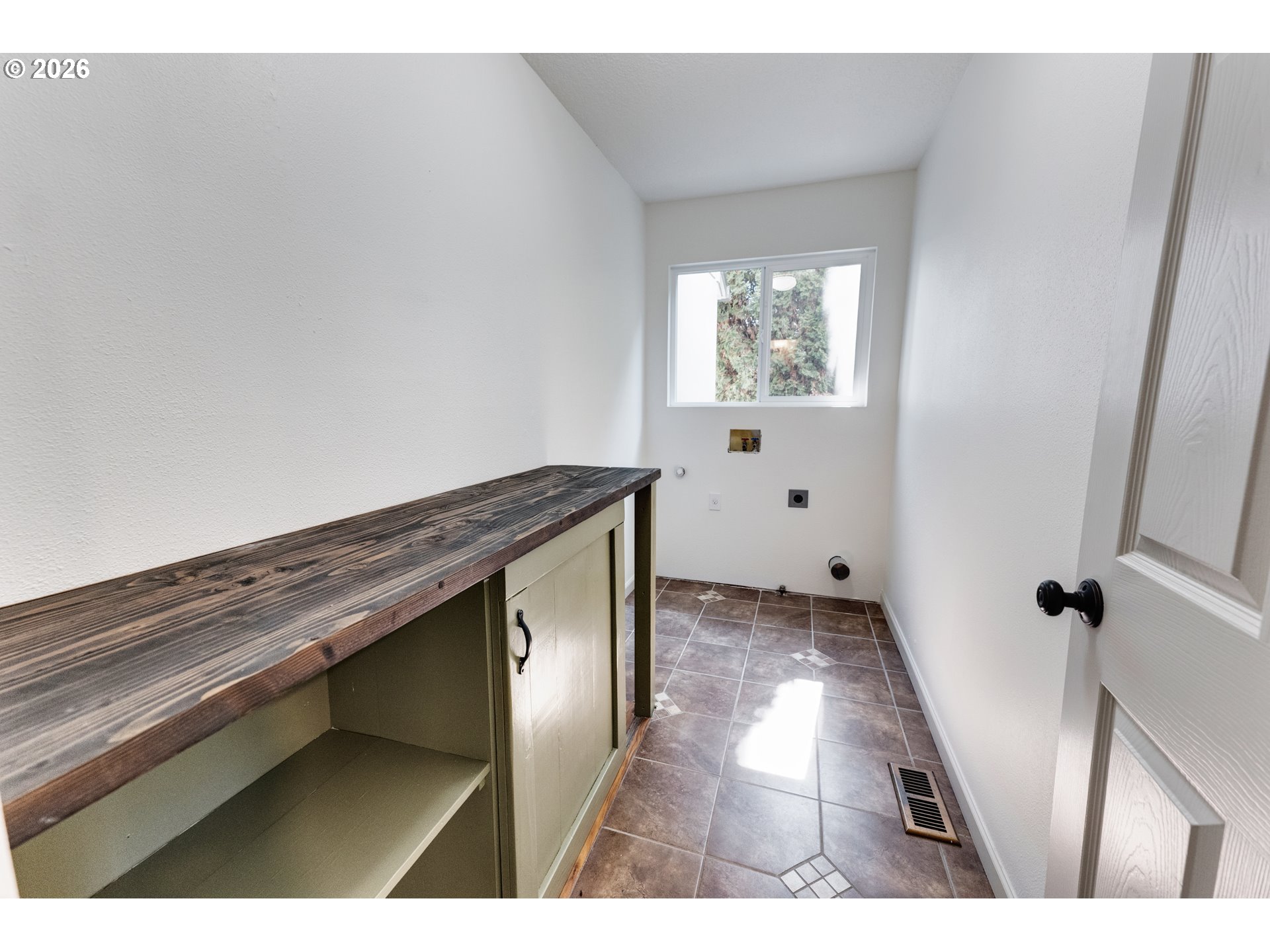 9765 Southwest Oaks Lane Portland, OR 97224 - Photo 21 of 48 Laundry