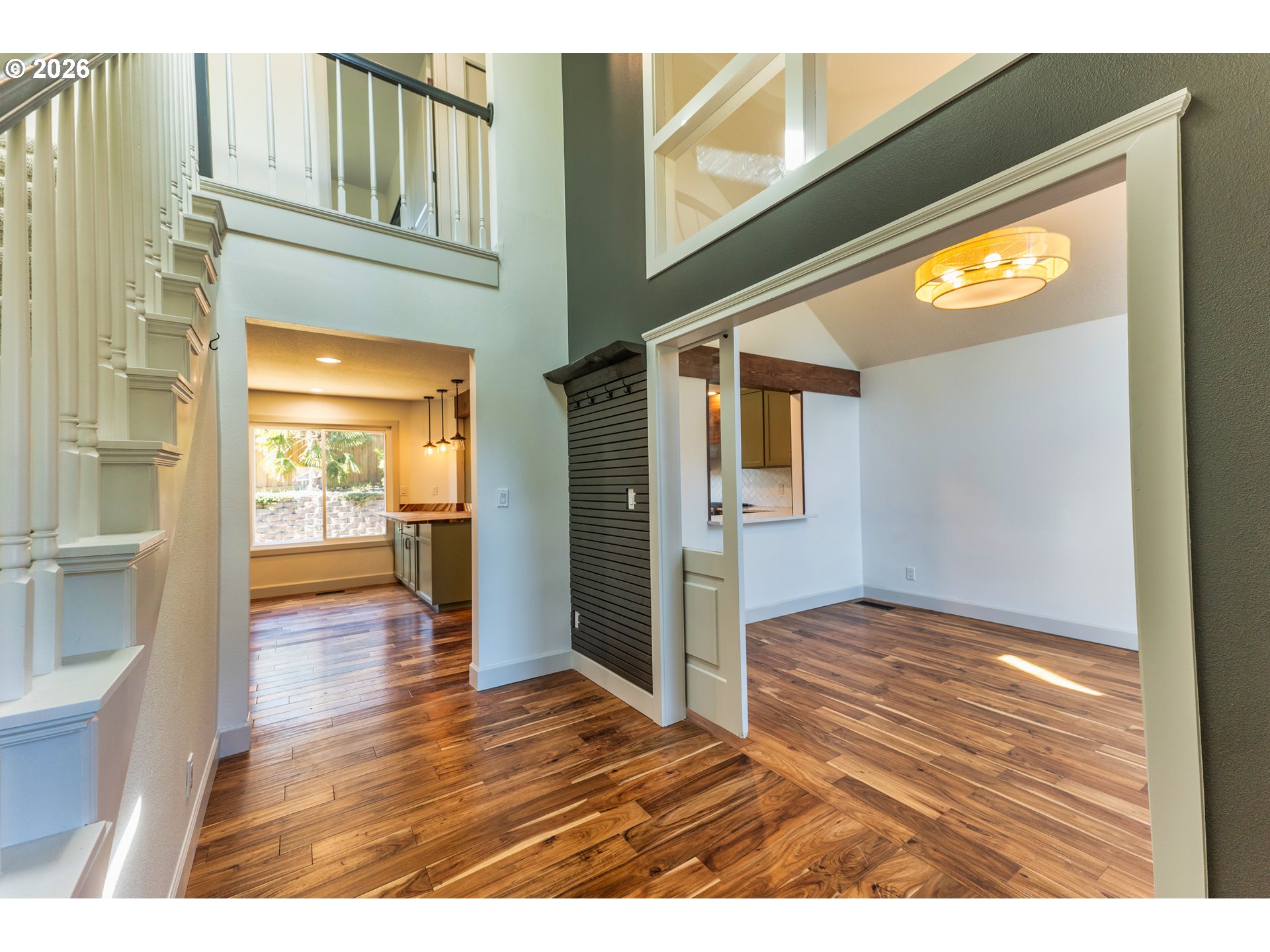 9765 Southwest Oaks Lane Portland, OR 97224 - Photo 6 of 48 Entrance/Foyer