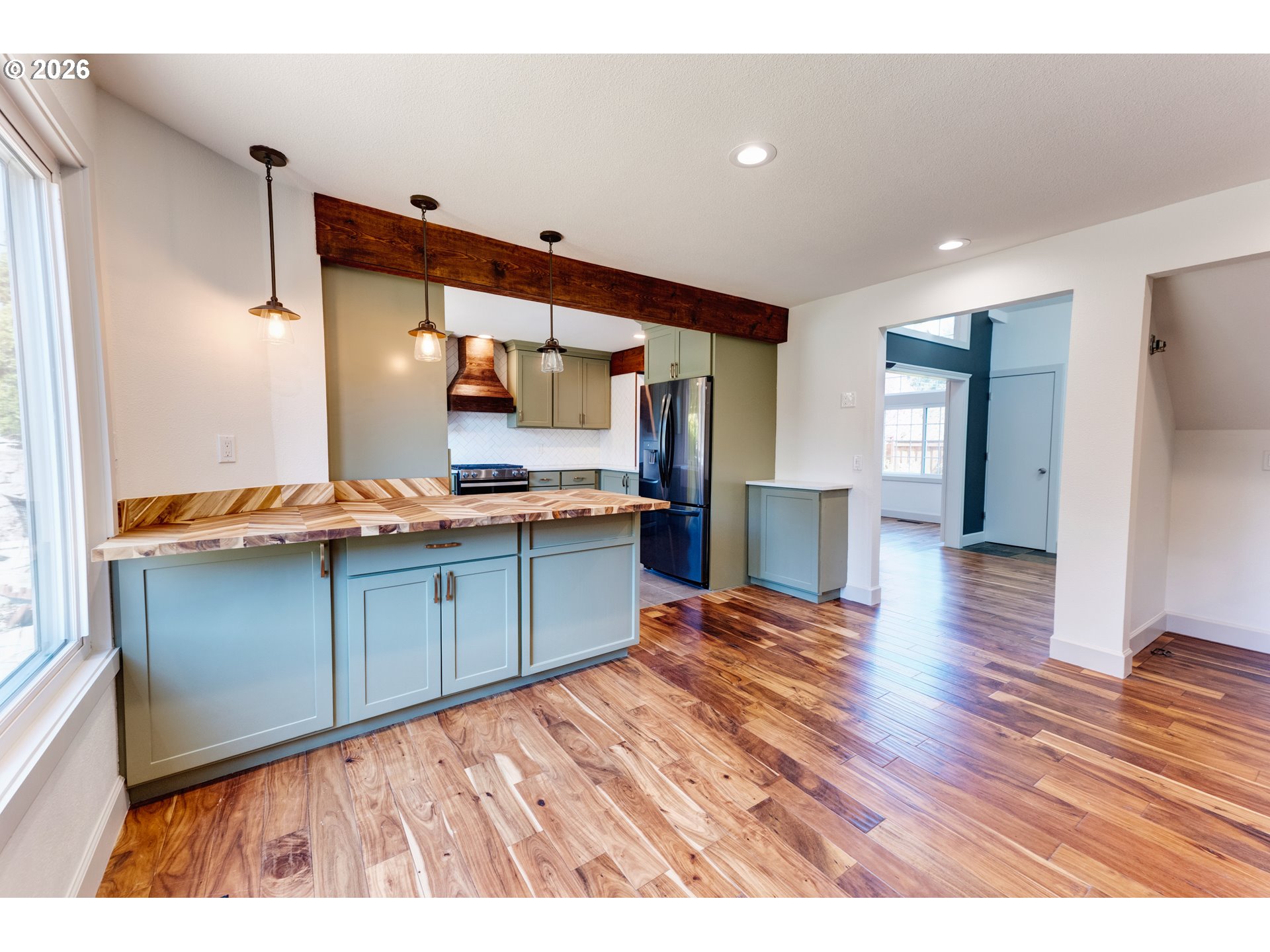 9765 Southwest Oaks Lane Portland, OR 97224 - Photo 9 of 48