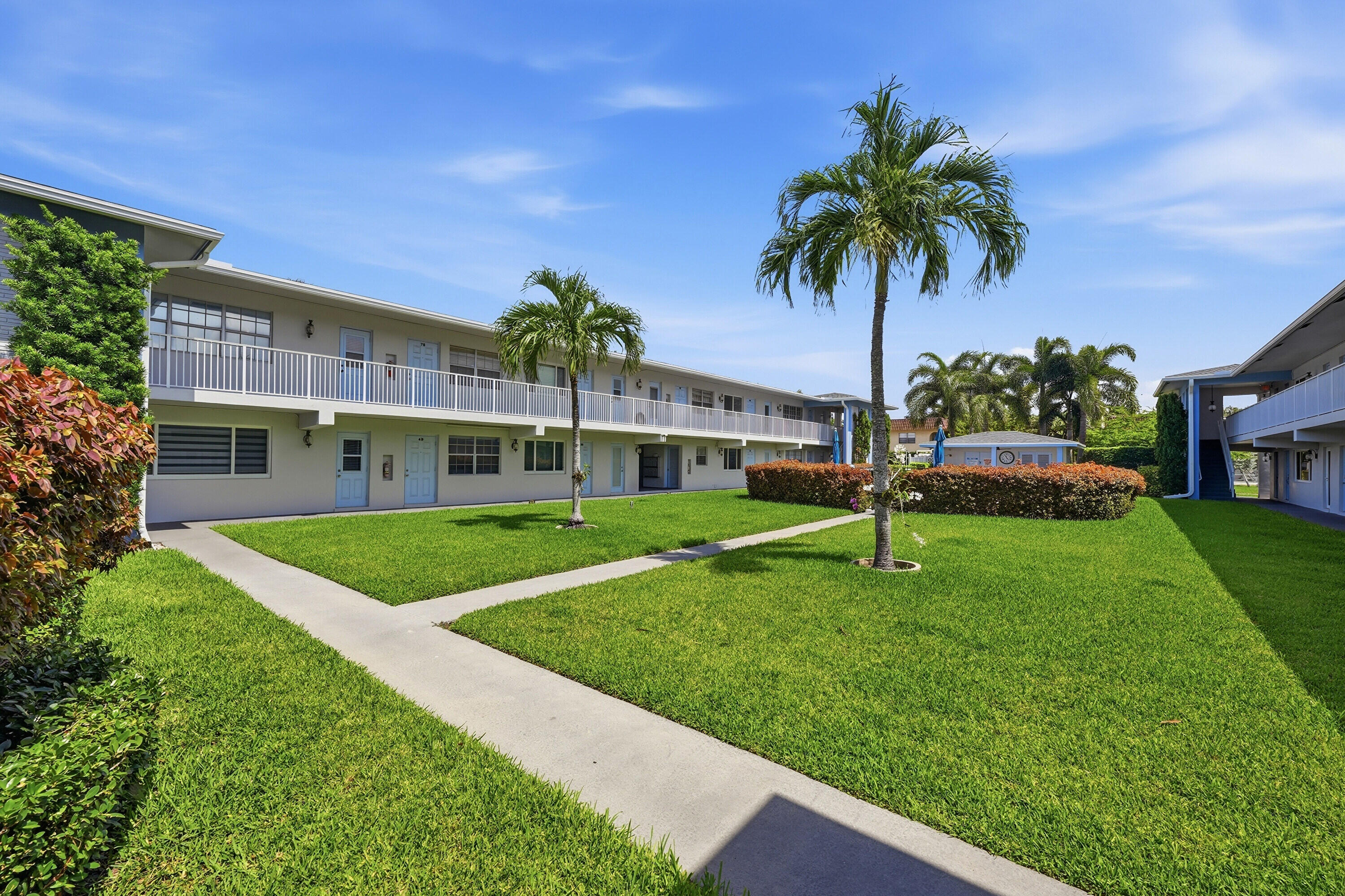 2110 Northeast 42nd Street, Unit 2B Lighthouse Point, FL 33064 - Photo 20 of 31 Community