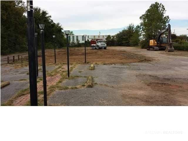 3346 Cottage Hill Road Mobile, AL 36606 - Photo 1 of 3 View of yard