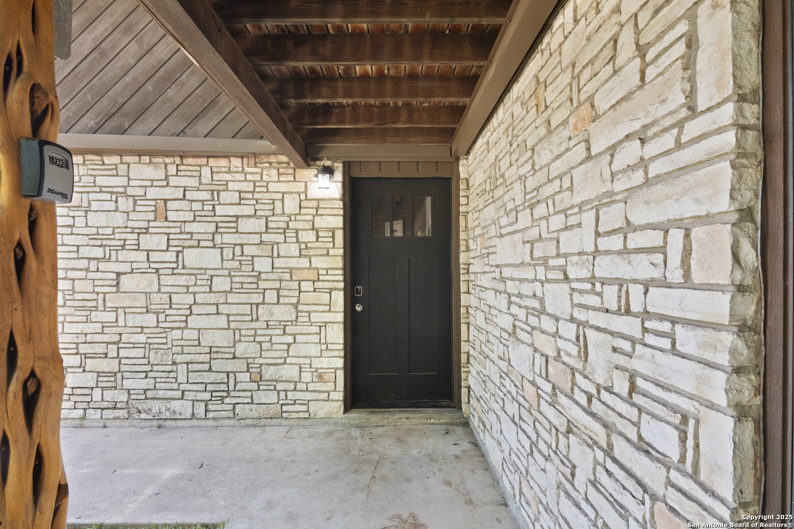 6641 Ranch Road 1120, Unit A B C D Rio Frio, TX 78879 - Photo 11 of 41 a view of entryway