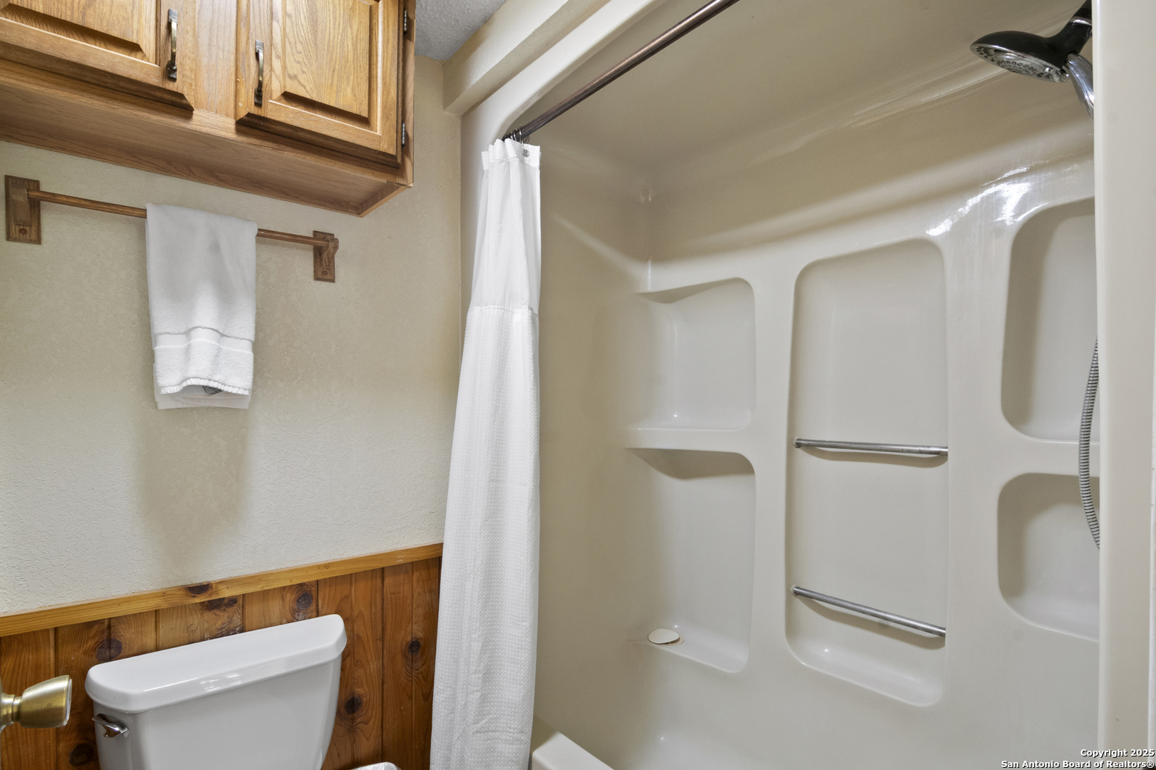 6641 Ranch Road 1120, Unit A B C D Rio Frio, TX 78879 - Photo 30 of 34 a bathroom with a shower