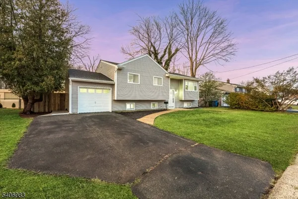 $599,600 | 139 Lee Drive, Middlesex, NJ 08846