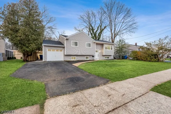 $599,600 | 139 Lee Drive, Middlesex, NJ 08846