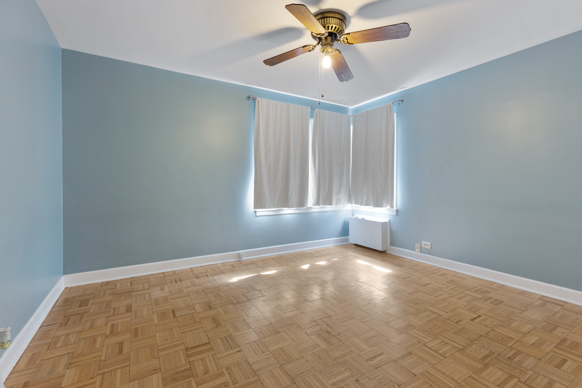 6600 North Ridge Boulevard, Unit 1 Chicago, IL 60626 - Photo 9 of 14 an empty room with chandelier fan and windows