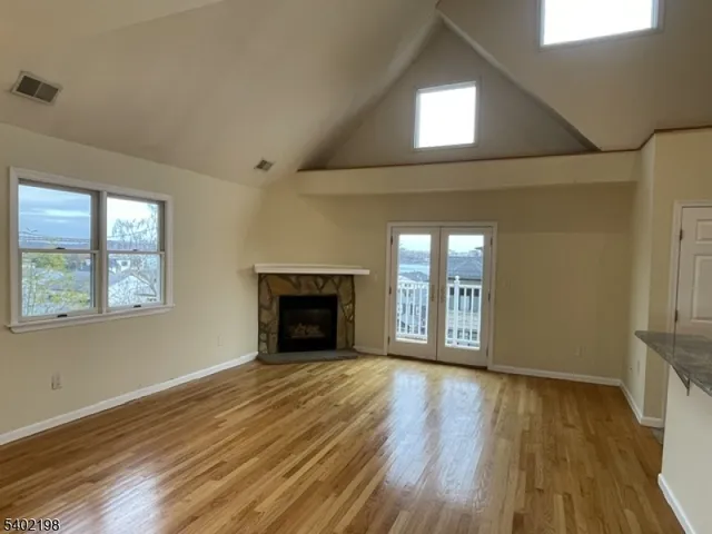 $3,850 | 662 Undercliff Avenue, Edgewater, NJ 07020