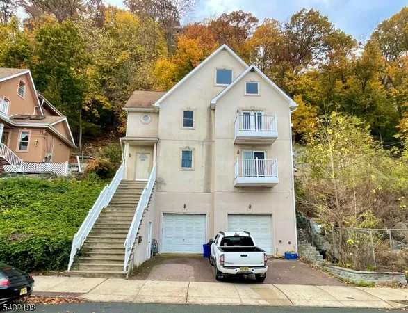 $3,850 | 662 Undercliff Avenue, Edgewater, NJ 07020