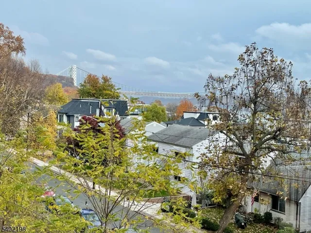 $3,850 | 662 Undercliff Avenue, Edgewater, NJ 07020