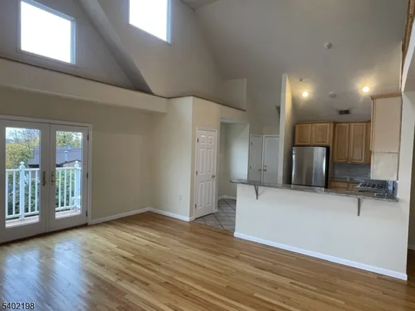 $3,850 | 662 Undercliff Avenue, Edgewater, NJ 07020