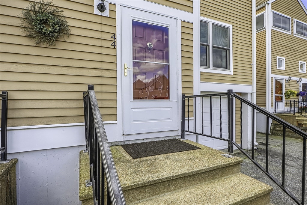 44 Merlin Court, Unit 44 Worcester, MA 01602 - Photo 3 of 35
