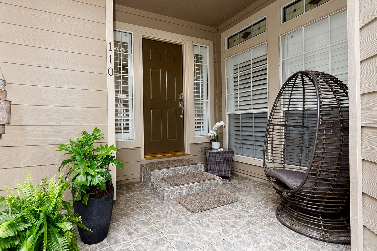 110 North Valley Oaks Circle The Woodlands, TX 77382 - Photo 2 of 29 a view of entryway with a potted plant