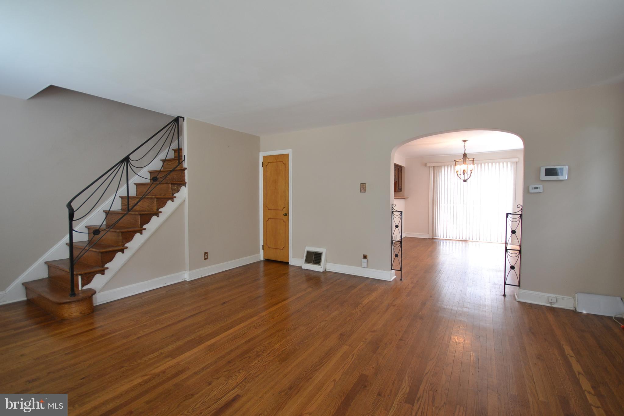 823 Arbor Road Yeadon, PA 19050 - Photo 3 of 32 Spacious Living Room