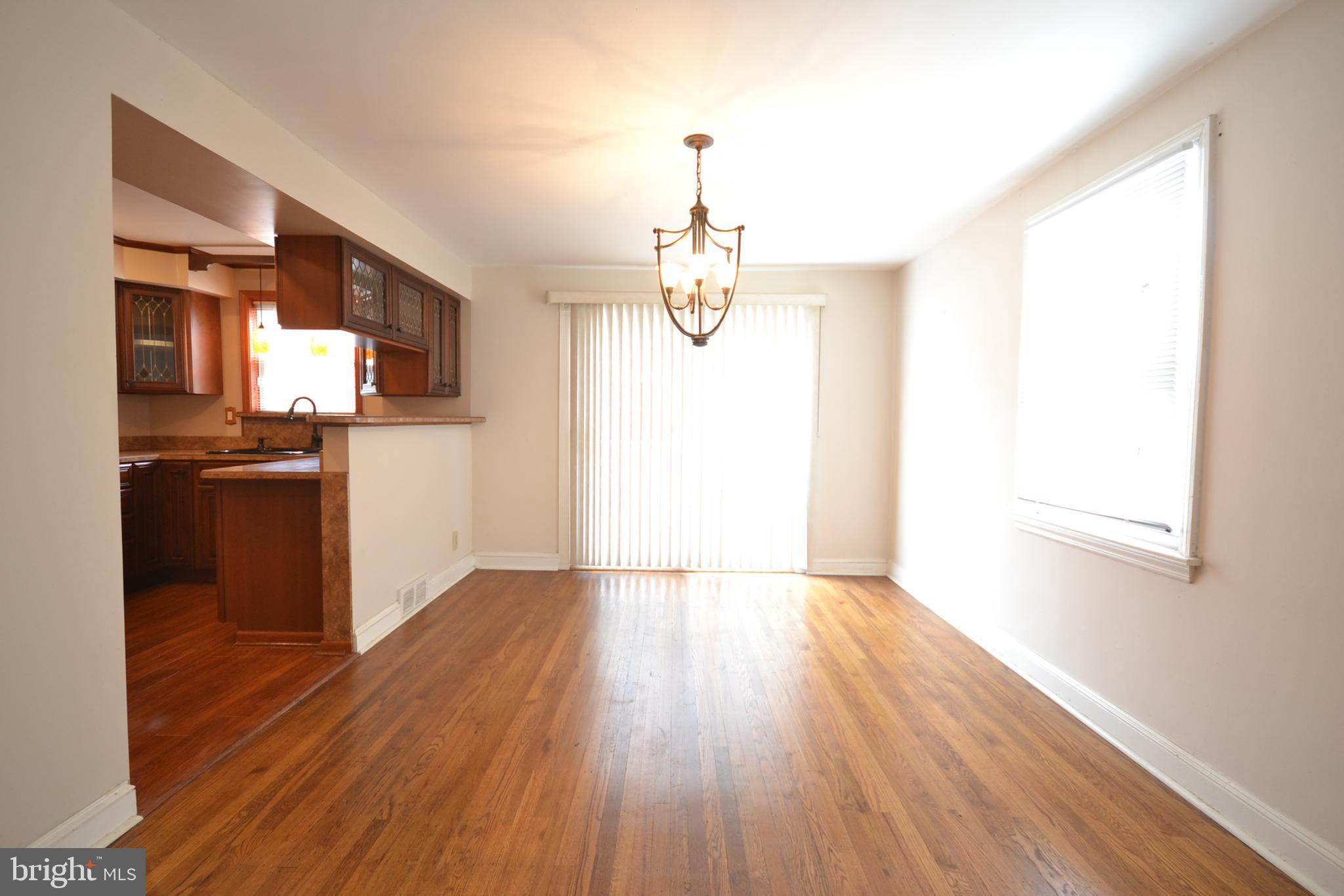823 Arbor Road Yeadon, PA 19050 - Photo 5 of 32 Bright Dining Room