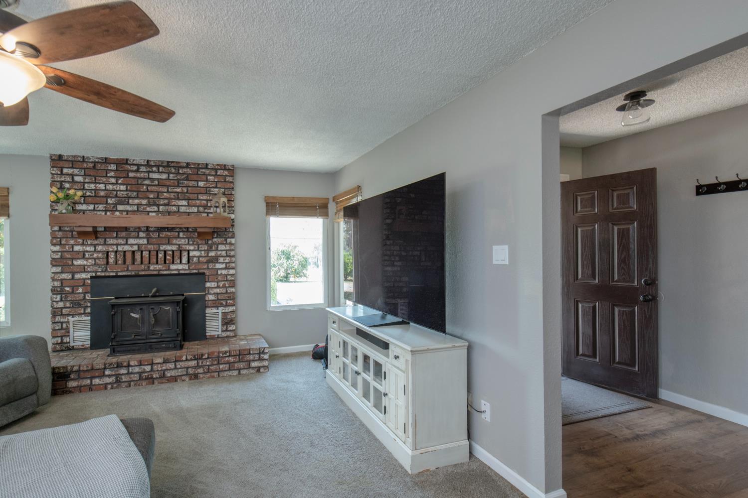 37715 Cloverleaf Avenue Madera, CA 93636 - Photo 9 of 55