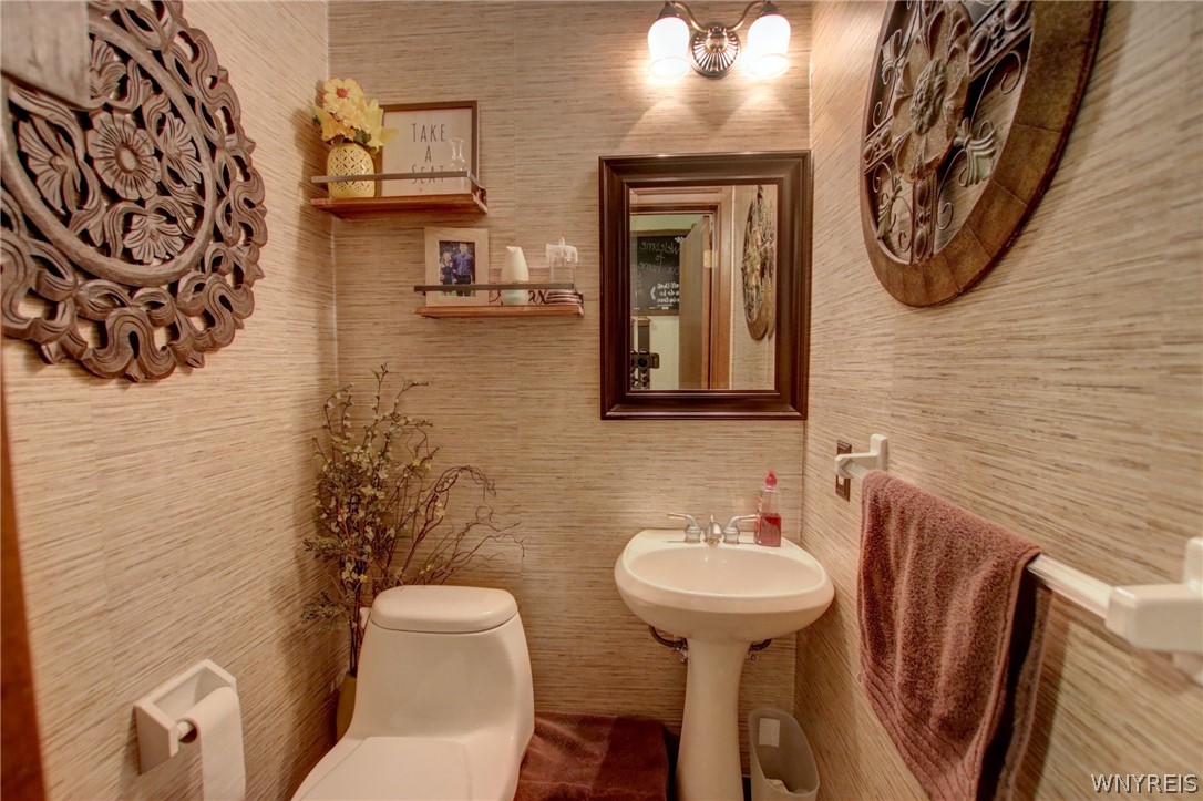 4591 Roundtree Road Hamburg, NY 14075 - Photo 4 of 41