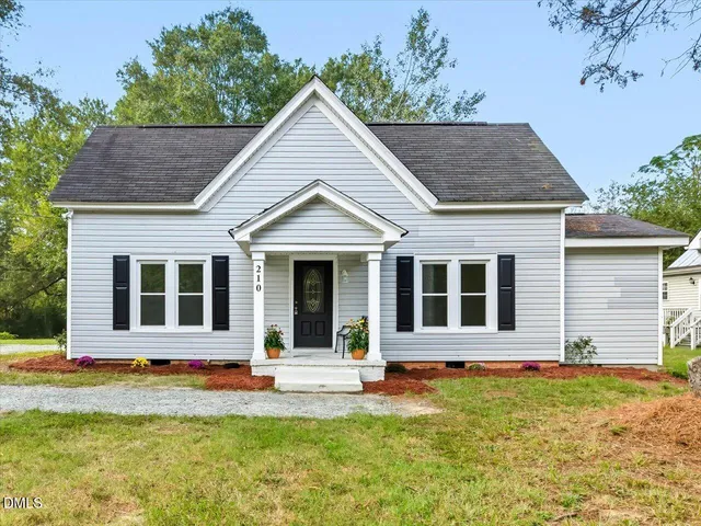 $314,900 | 210 West Oak Street, Zebulon, NC 27597