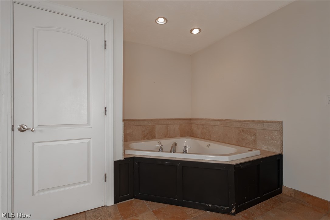 30200 Ridge Road Wickliffe, OH 44092 - Photo 31 of 43 Mastert Bathroom