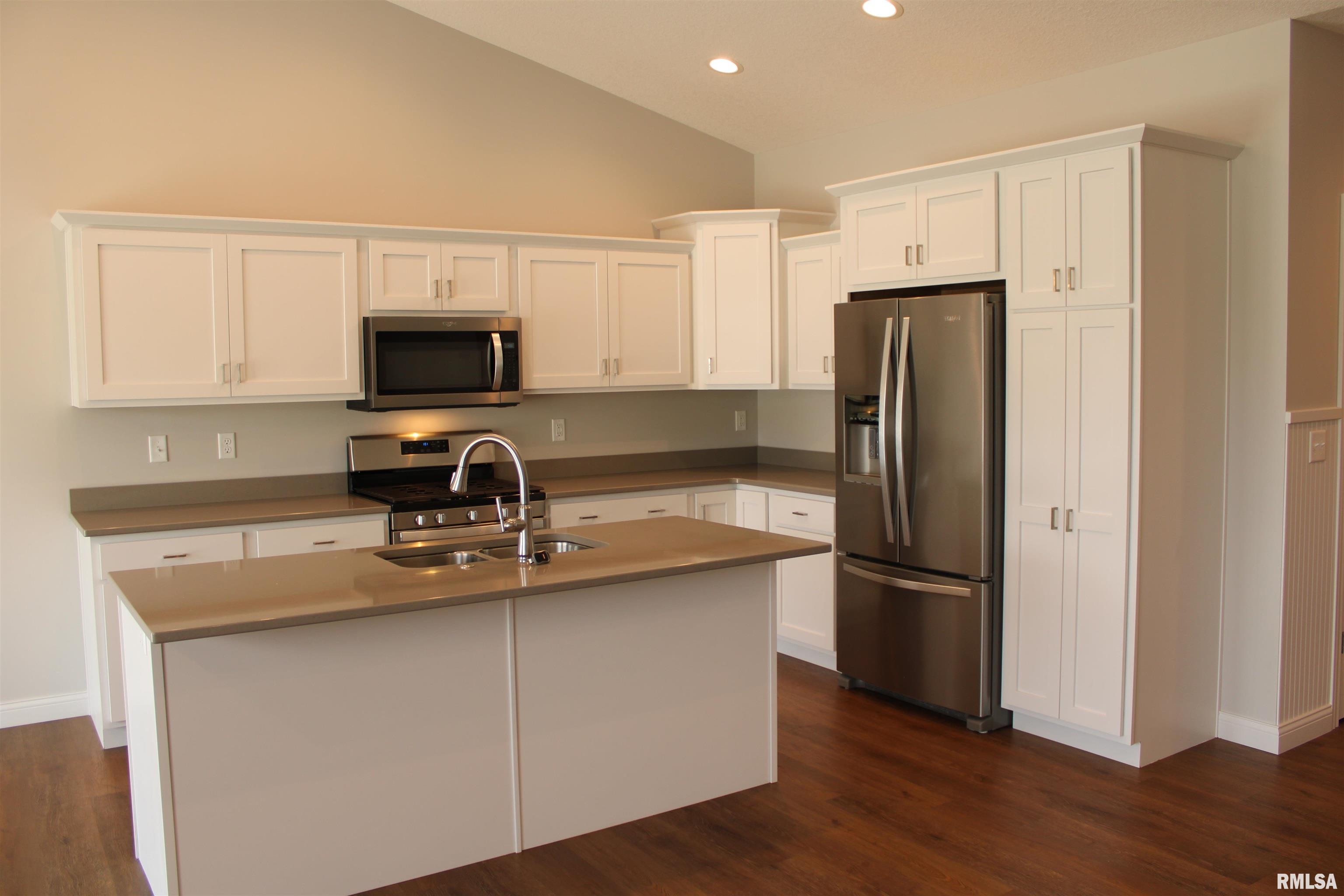 5695 Red Fox Road Bettendorf, IA 52722 - Photo 8 of 49
