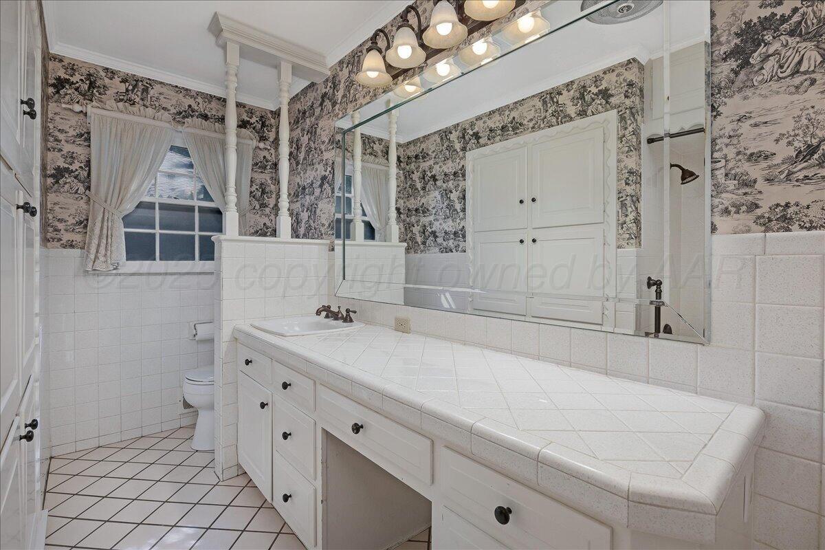 6313 Calumet Road Amarillo, TX 79106 - Photo 16 of 33 Main Bathroom
