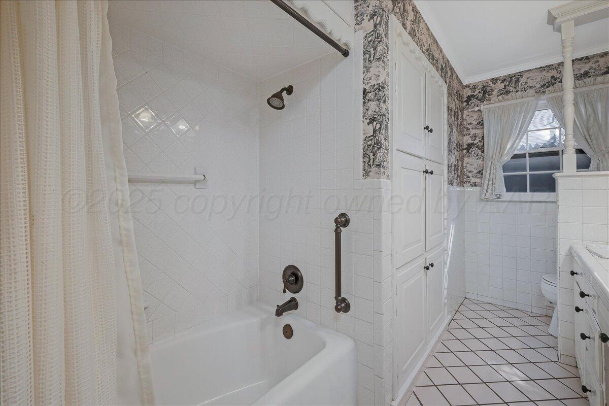 6313 Calumet Road Amarillo, TX 79106 - Photo 17 of 33 Main Bathroom