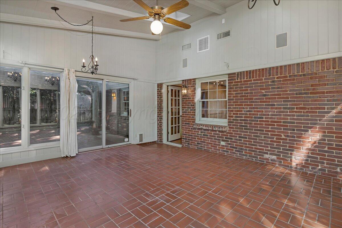6313 Calumet Road Amarillo, TX 79106 - Photo 27 of 33 Sun Room