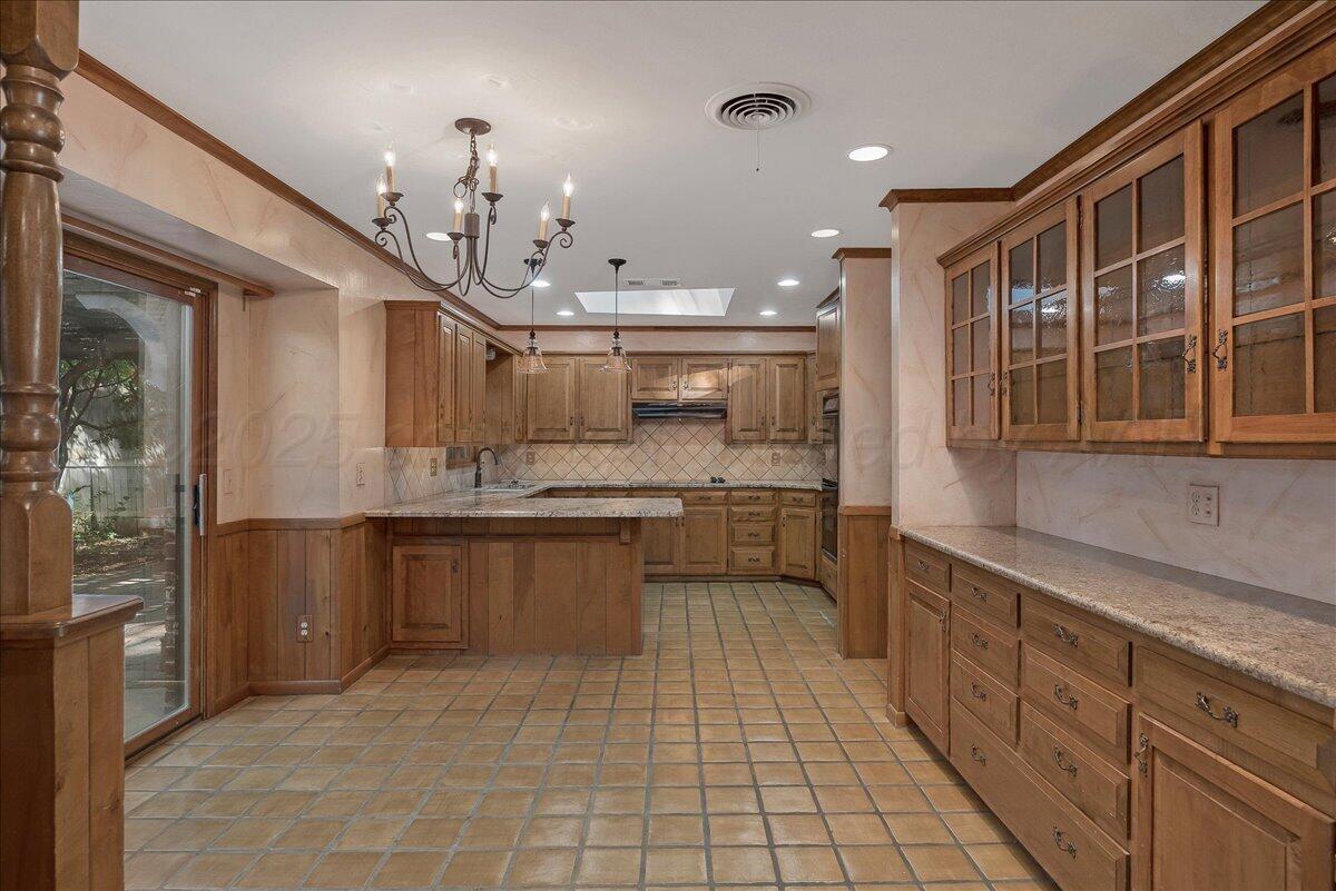 6313 Calumet Road Amarillo, TX 79106 - Photo 4 of 33 Dining And Kitchen