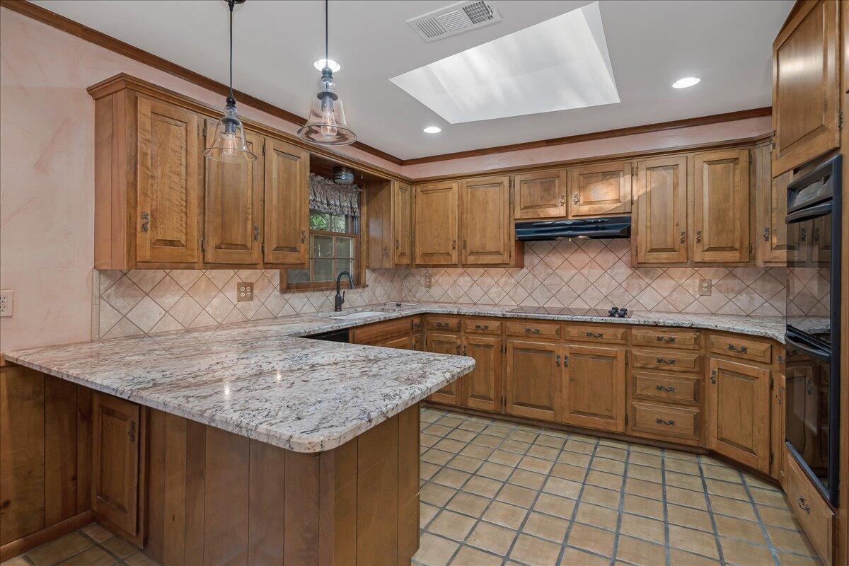 6313 Calumet Road Amarillo, TX 79106 - Photo 5 of 33 Kitchen