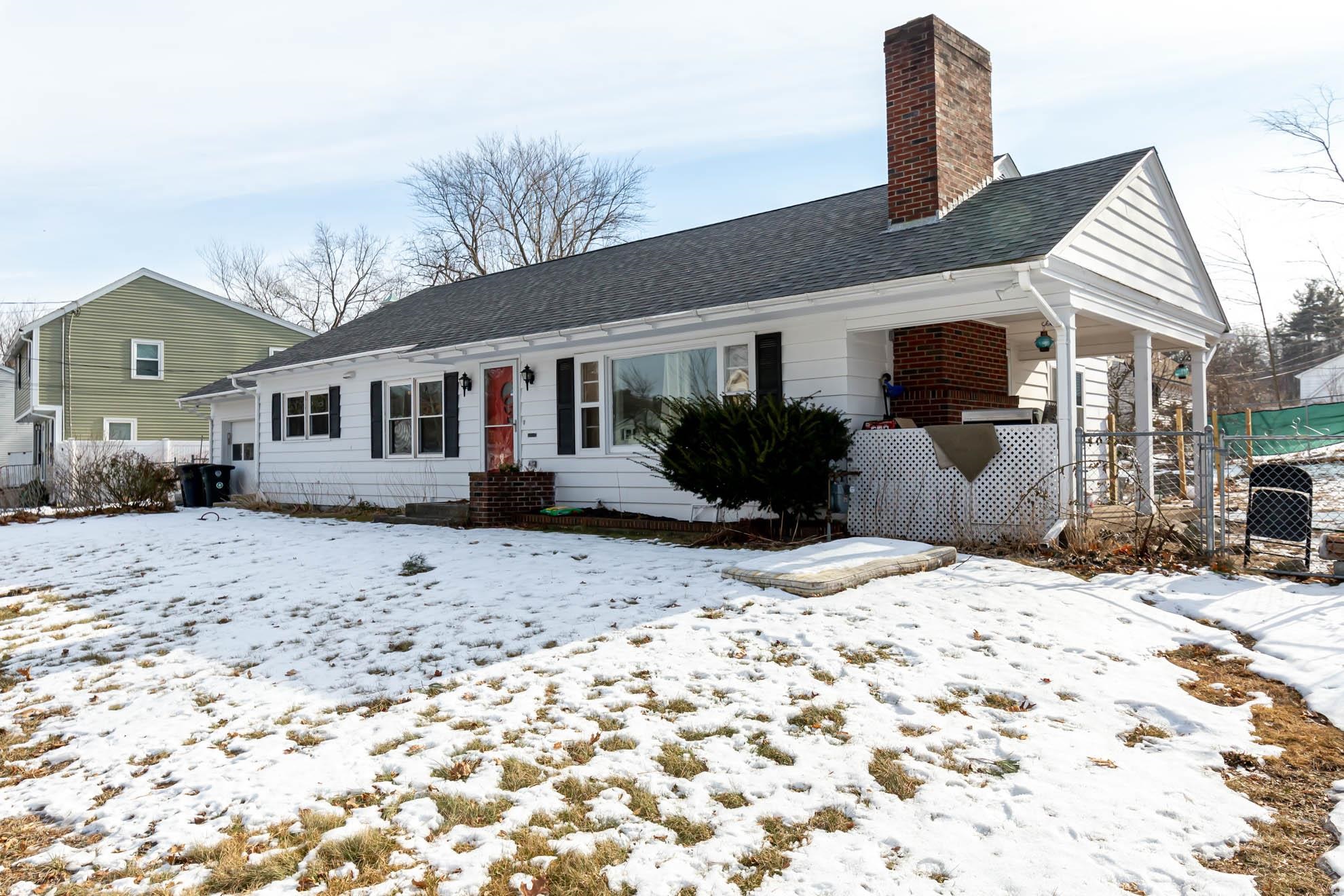 48 Robinson Road Nashua, NH 03060 - Photo 2 of 21 Gallery Image 2