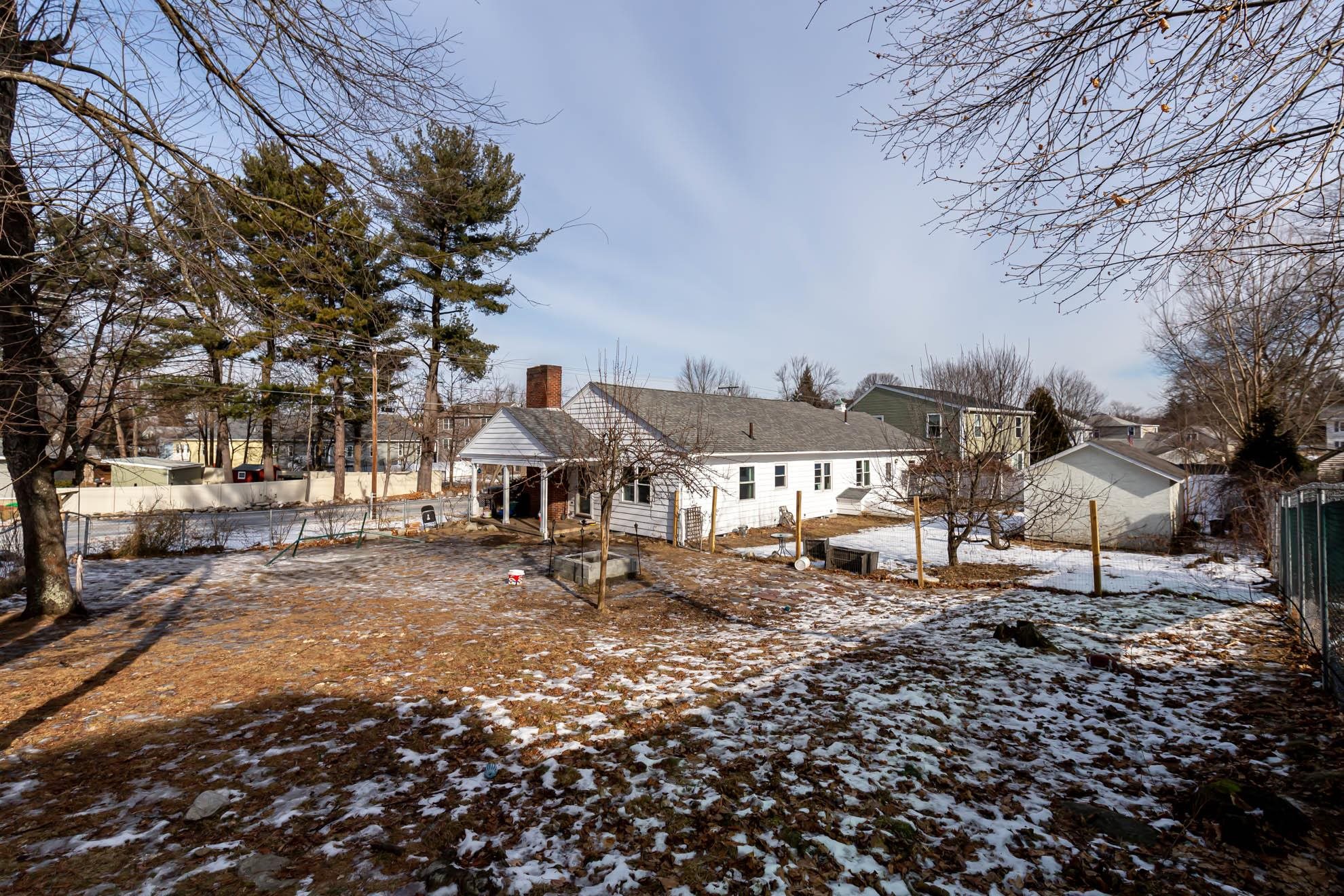 48 Robinson Road Nashua, NH 03060 - Photo 4 of 21 Gallery Image 4