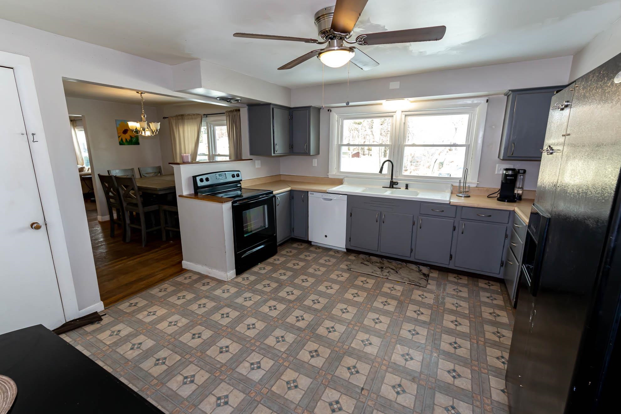 48 Robinson Road Nashua, NH 03060 - Photo 8 of 21 Gallery Image 8