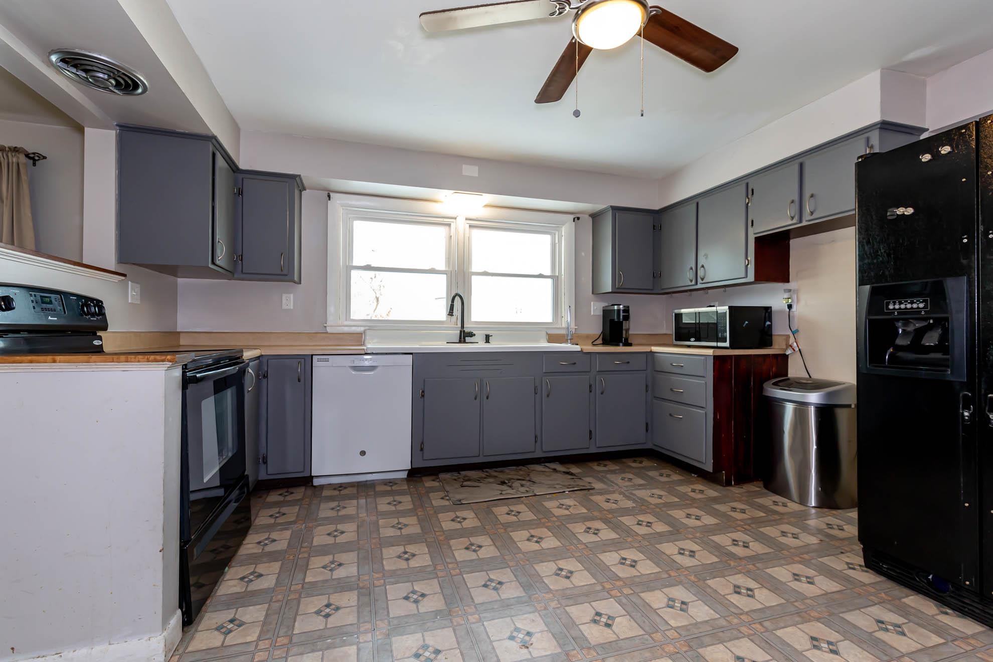 48 Robinson Road Nashua, NH 03060 - Photo 10 of 21 Gallery Image 10