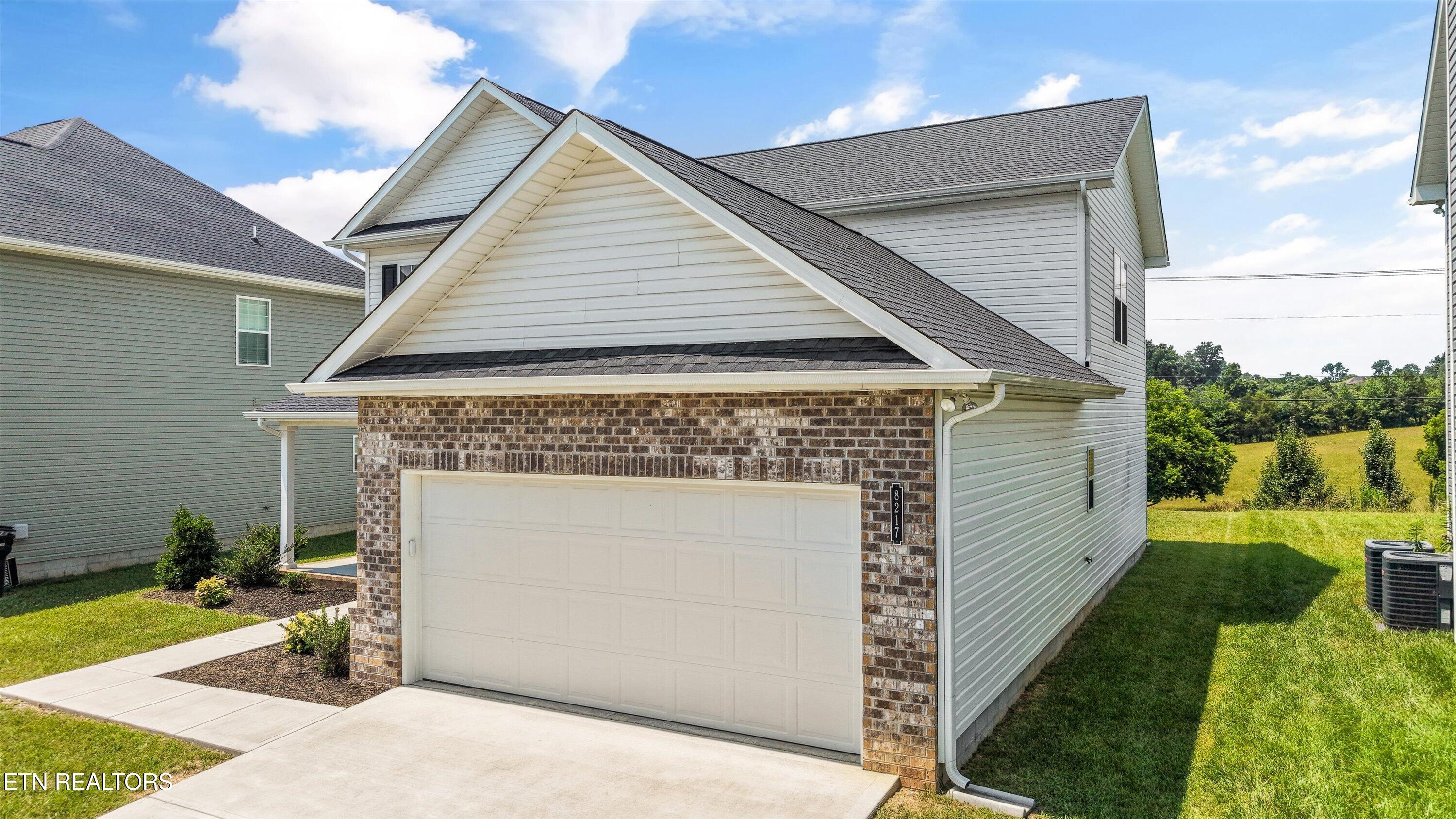 8217 Zenith Lane Powell, TN 37849 - Photo 4 of 44 04-8217 Zenith Ln 31
