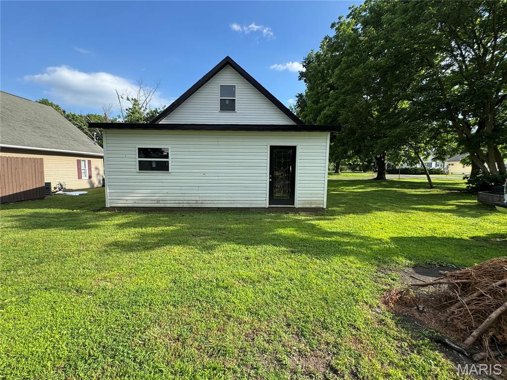 603 East Chestnut Street Gillespie, IL 62033 - Photo 5 of 12