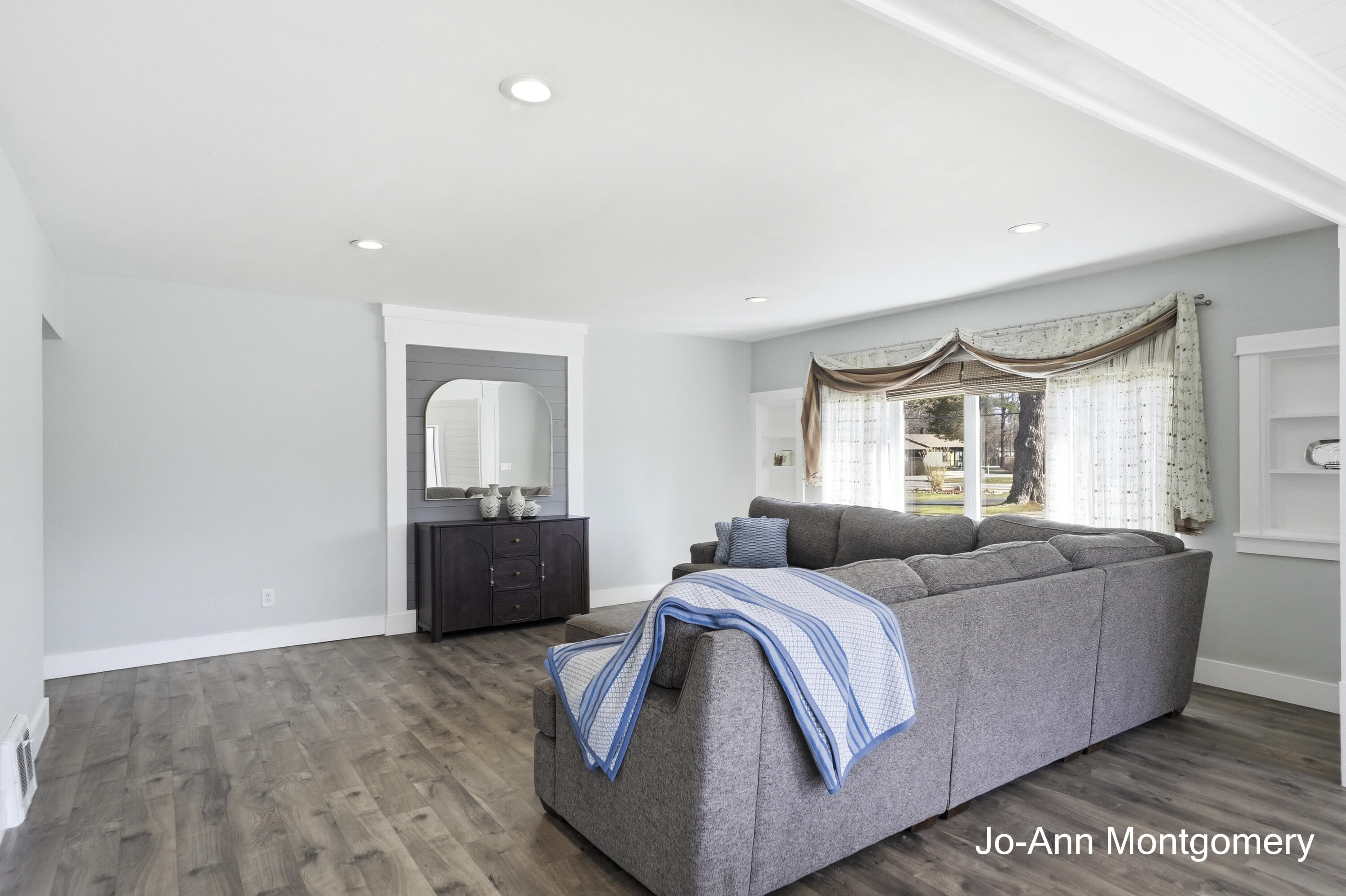 5247 Lake Harbor Road Norton Shores, MI 49441 - Photo 12 of 38 _CR_1676