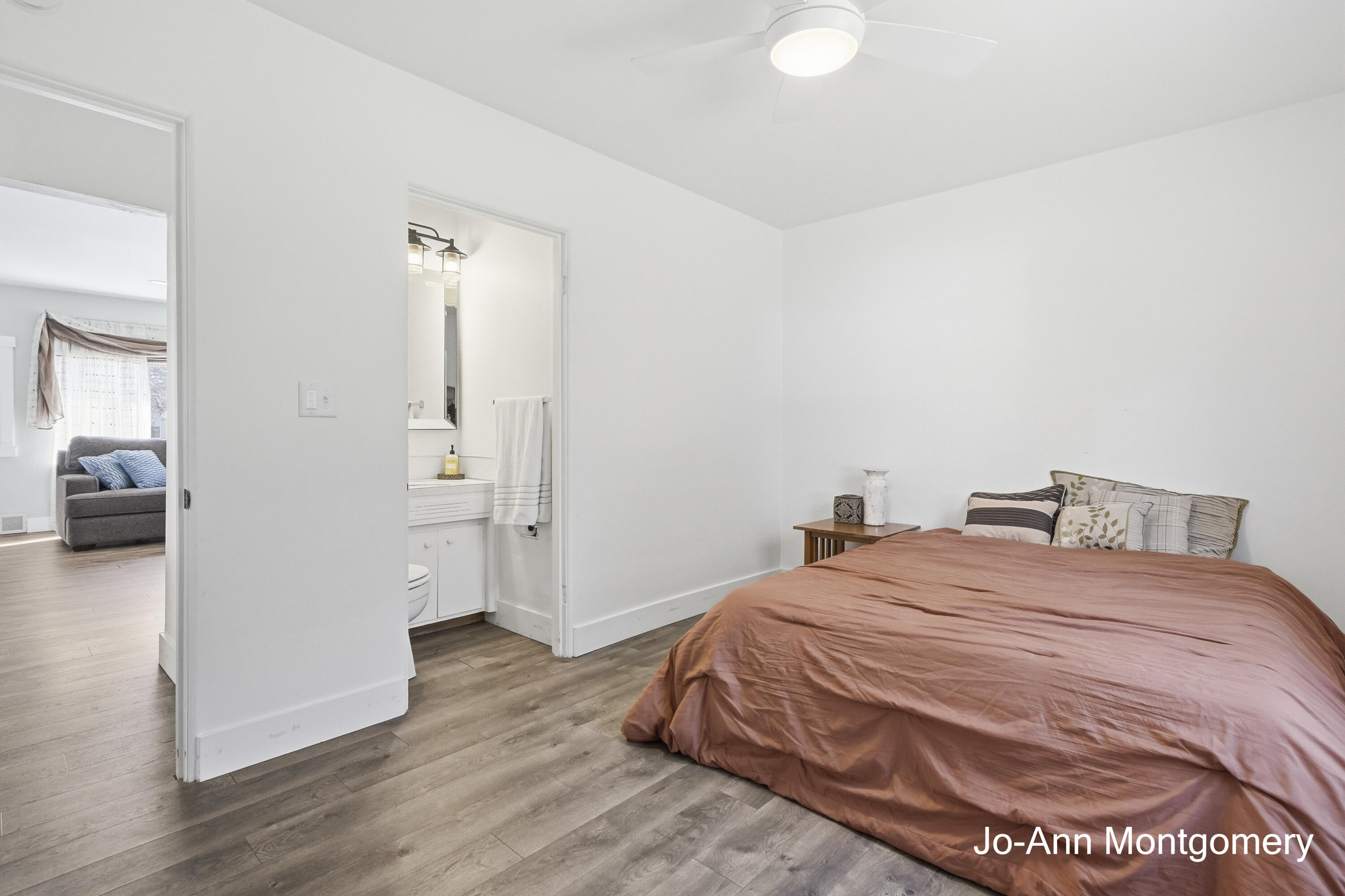 5247 Lake Harbor Road Norton Shores, MI 49441 - Photo 16 of 38 _CR_1711