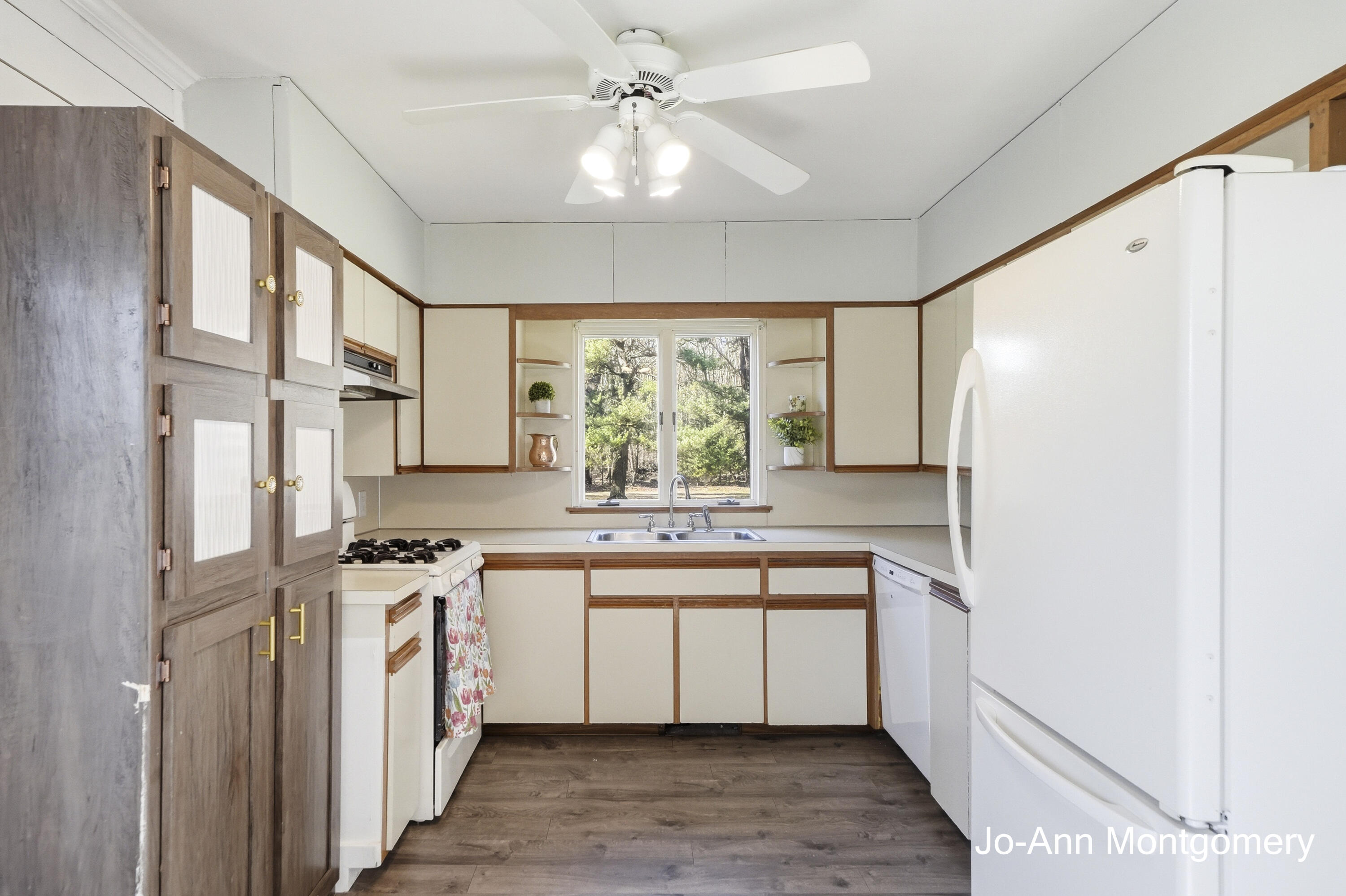 5247 Lake Harbor Road Norton Shores, MI 49441 - Photo 10 of 38 _CR_1681