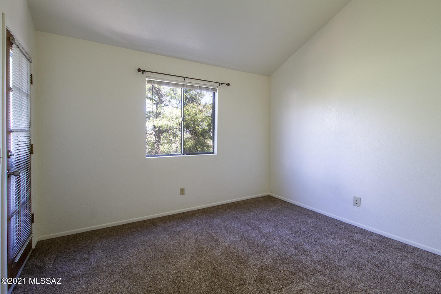3690 North Country Club Road, Unit 1042 Tucson, AZ 85716 - Photo 7 of 33