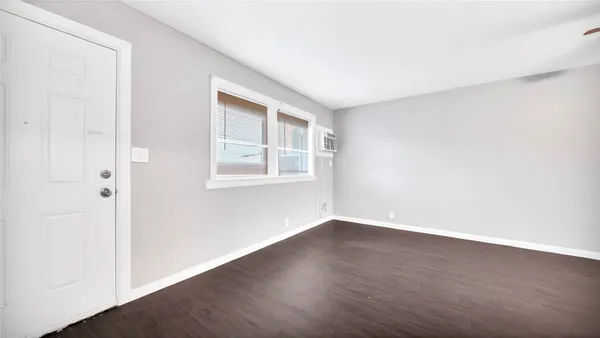 $999 | 5532 Eskridge Street, Unit 2, Houston, TX 77023