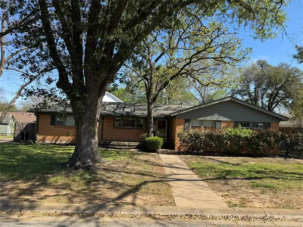 $269,000 | 1148 Simpson Drive, Hurst, TX 76053