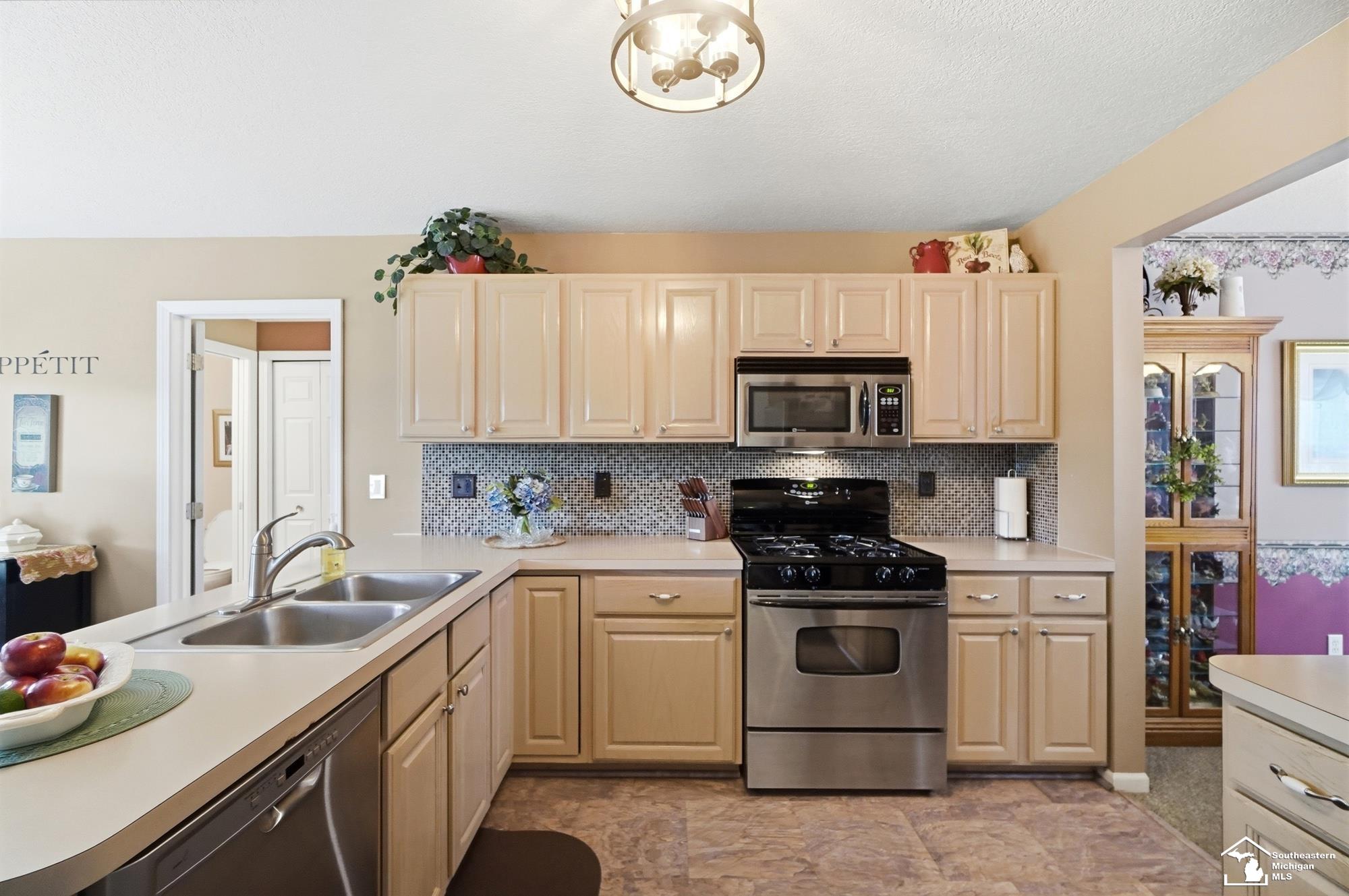 4548 Partridge Lane Newport, MI 48166 - Photo 17 of 62 50212421-13364ec1-aabe-4b56-b4e3-2bb19cff653e.JPG