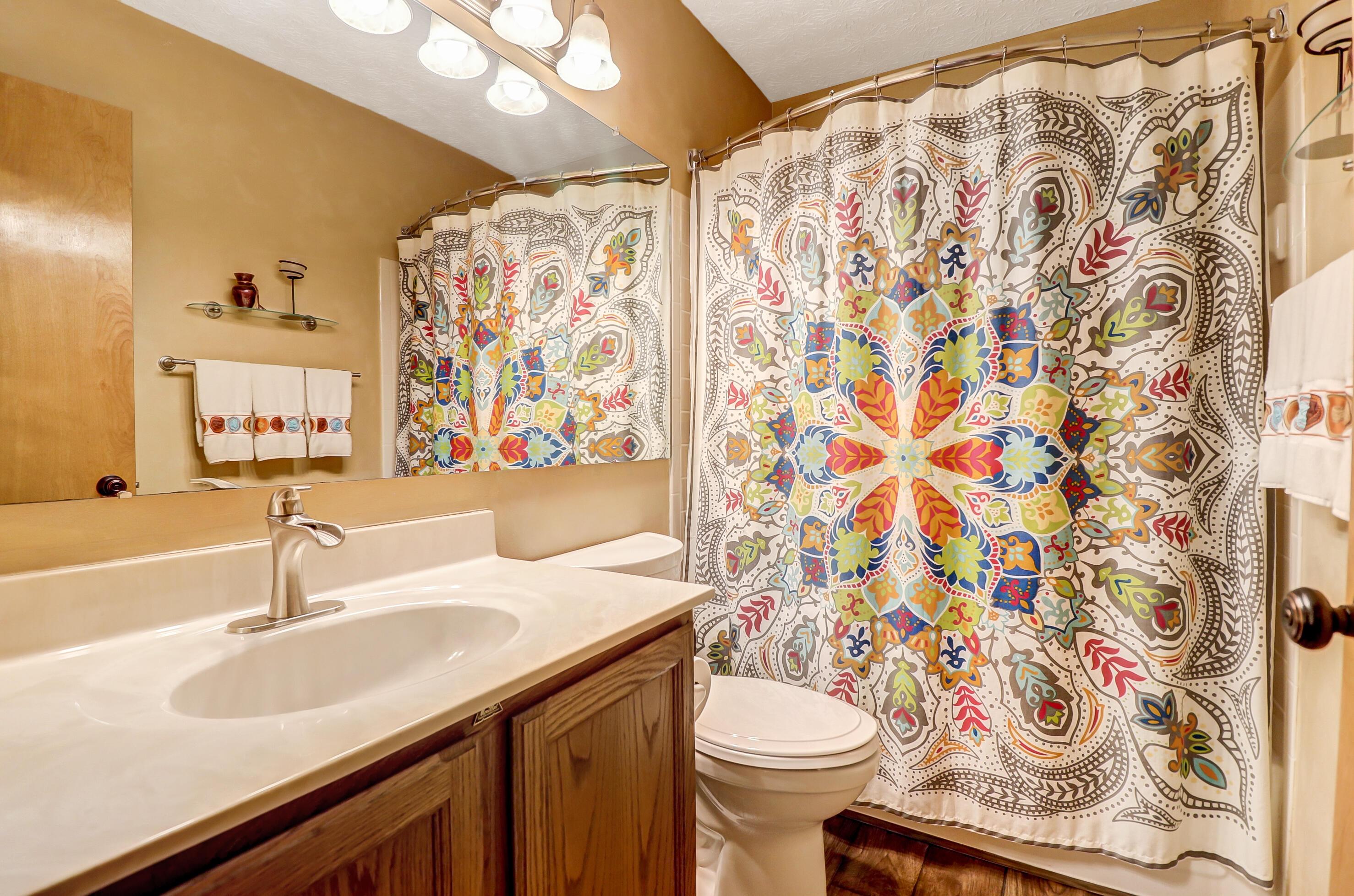 2376 Willis Road Dublin, OH 43016 - Photo 32 of 40 2nd Full Bathroom