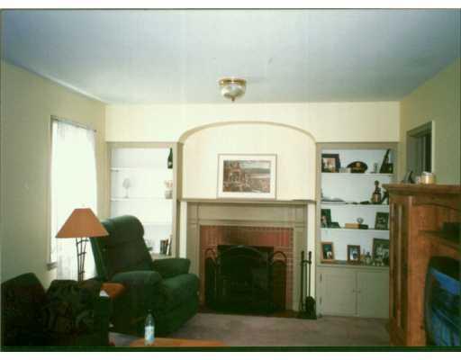 211 Bellevue Road Pittsburgh, PA 15229 - Photo 3 of 6 Living Room.