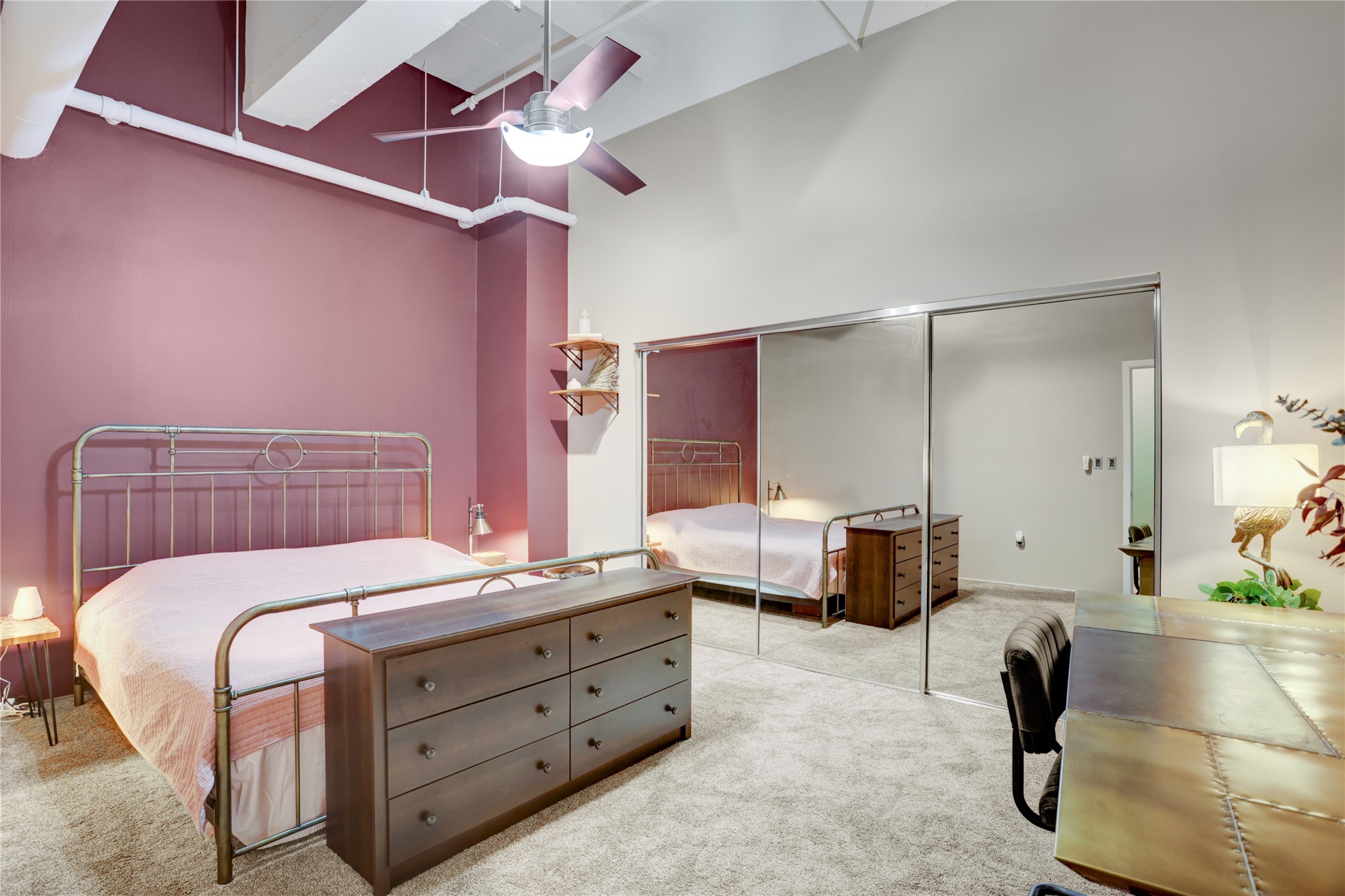 705 Main Street, Unit 419 Houston, TX 77002 - Photo 7 of 25 a bedroom with a bed and a chandelier